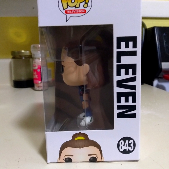 Stranger Things Eleven Funko Pop - Picture 2 of 4